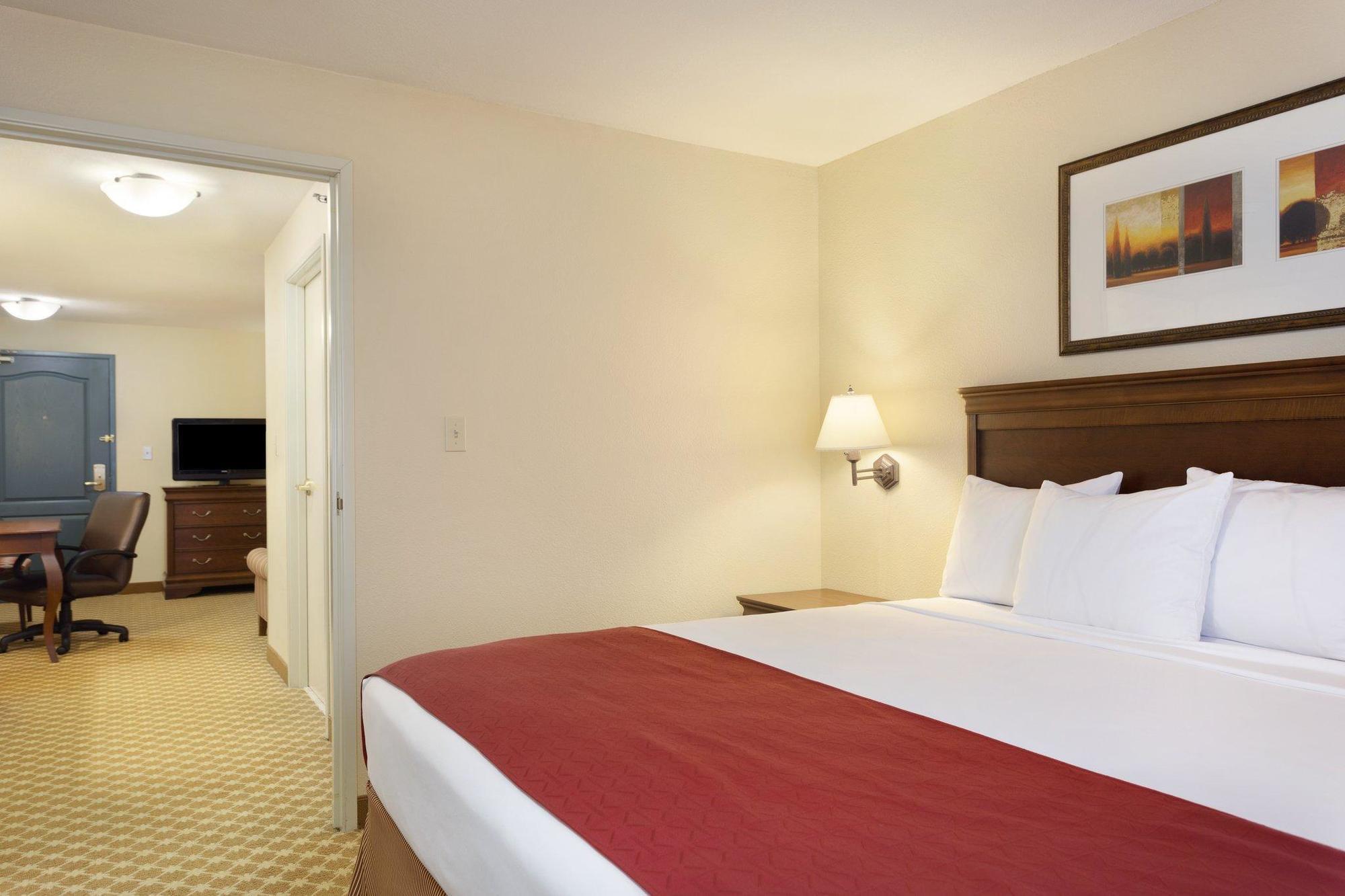 Country Inn & Suites By Radisson, Nevada, Mo Eksteriør billede